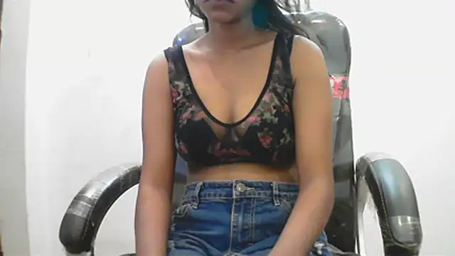 short girl  online show from 05/15/26, 06:22