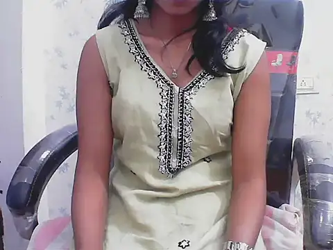 short girl  online show from 04/01/26, 08:37