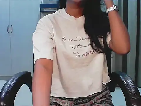 short girl  online show from 10/12/25, 04:41