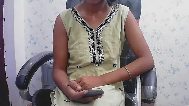 short girl  online show from 04/18/26, 05:37