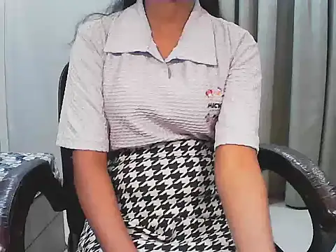 short girl  online show from 11/16/25, 04:45