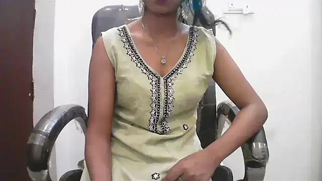 short girl  online show from 05/15/26, 06:28