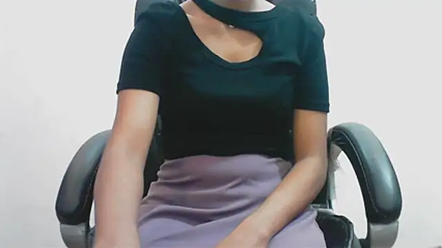 short girl  online show from 05/19/26, 05:09