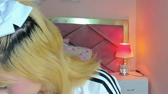 ChloeLaurentt online show from 02/04/26, 02:01