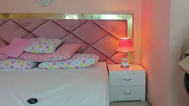 ChloeLaurentt online show from 02/06/26, 02:02