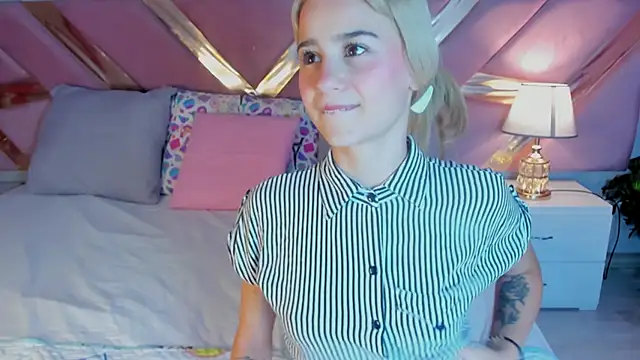 ChloeLaurentt online show from 12/22/25, 01:22