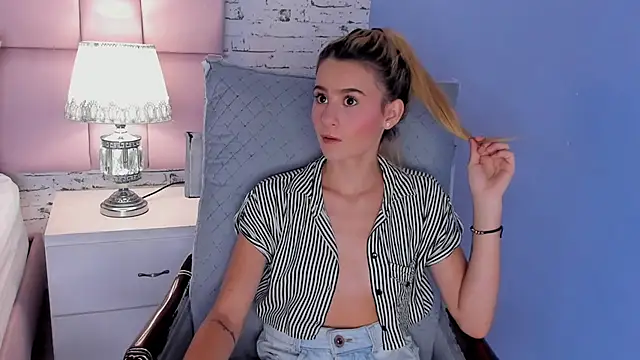 ChloeLaurentt online show from 10/15/25, 04:22