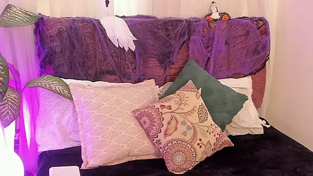 Keiiry  online show from 10/24/25, 08:08