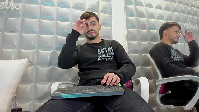 Snapshot of Jack_Daniel__ chatting on 10/03/25, 04:52 Jack Daniel online show from 10/03/25, 04:52