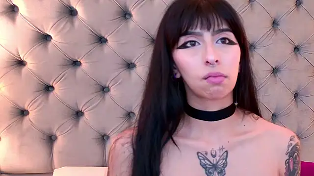 Snapshot of LaylaaDoll chatting on 12/04/25, 07:24 LaylaaDoll online show from 12/04/25, 07:24