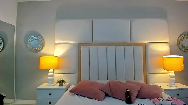 Snapshot of LaylaaDoll chatting on 11/17/25, 05:50 LaylaaDoll online show from 11/17/25, 05:50