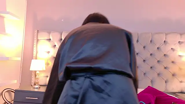 Snapshot of LaylaaDoll chatting on 11/18/25, 05:38 LaylaaDoll online show from 11/18/25, 05:38