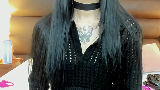 Snapshot of LaylaaDoll chatting on 10/31/25, 03:41 LaylaaDoll online show from 10/31/25, 03:41