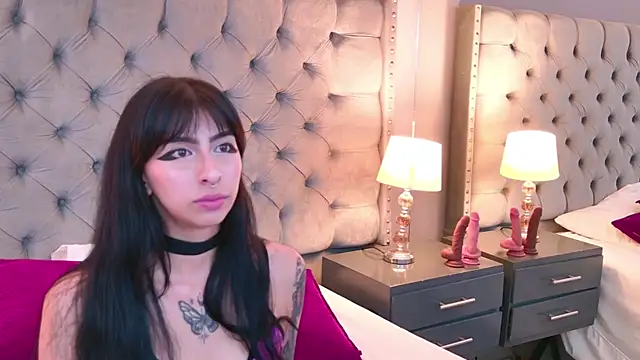 Snapshot of LaylaaDoll chatting on 12/17/25, 08:25 LaylaaDoll online show from 12/17/25, 08:25