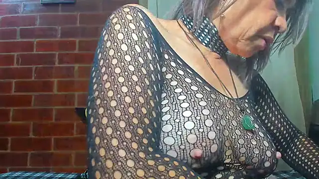 Snapshot of LatinaMature_ chatting on 11/25/25, 01:28 LatinaMature online show from 11/25/25, 01:28