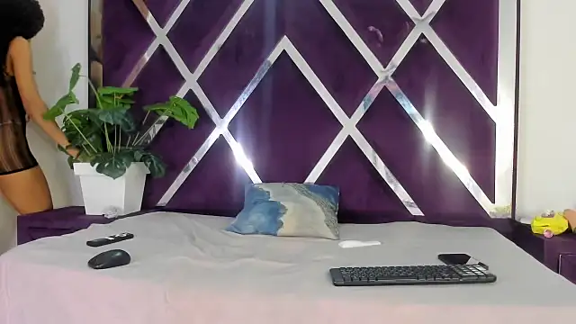 angelkyraasm online show from 10/29/25, 12:48