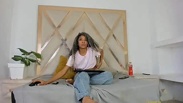 angelkyraasm online show from 12/14/25, 12:55