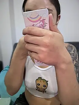 Isabella-Teen online show from 11/19/25, 01:27