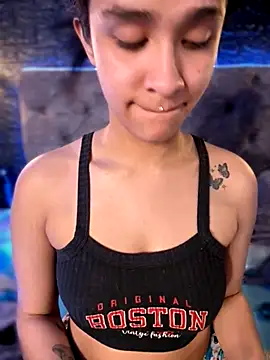 Snapshot of Isabella-Teen chatting on 09/21/25, 01:33 Isabella-Teen online show from 09/21/25, 01:33