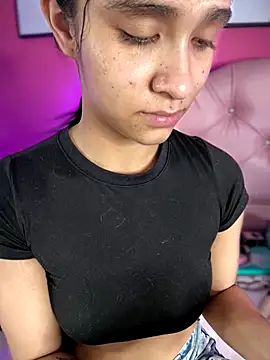 Snapshot of Isabella-Teen chatting on 10/04/25, 02:46 Isabella-Teen online show from 10/04/25, 02:46