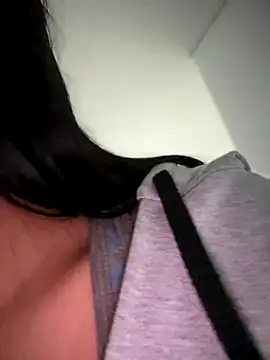 Snapshot of Isabella-Teen chatting on 09/29/25, 02:40 Isabella-Teen online show from 09/29/25, 02:40