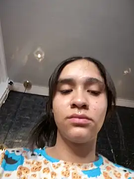 Snapshot of Isabella-Teen chatting on 09/24/25, 02:07 Isabella-Teen online show from 09/24/25, 02:07