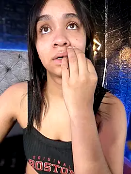 Snapshot of Isabella-Teen chatting on 09/26/25, 02:18 Isabella-Teen online show from 09/26/25, 02:18