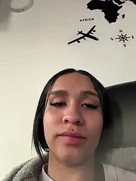 Isabella-Teen online show from 04/21/26, 02:56