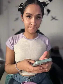 Isabella-Teen online show from 05/11/26, 01:23