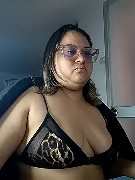 Snapshot of Chiki_hot92 chatting on 10/15/25, 07:11 Chiki hot92 online show from 10/15/25, 07:11