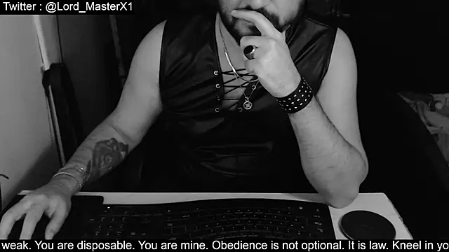 Snapshot of Lord_MasterX chatting on 11/28/25, 07:03 Lord MasterX online show from 11/28/25, 07:03