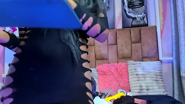 alix noa online show from 12/17/25, 08:47