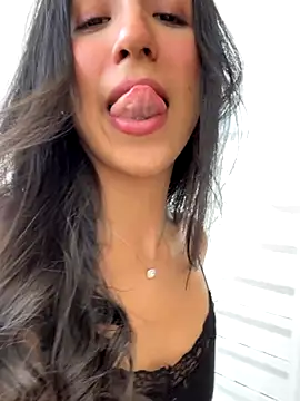 MaddyX   online show from 12/18/25, 08:34