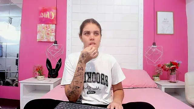 isabel 09 online show from 05/15/26, 07:01
