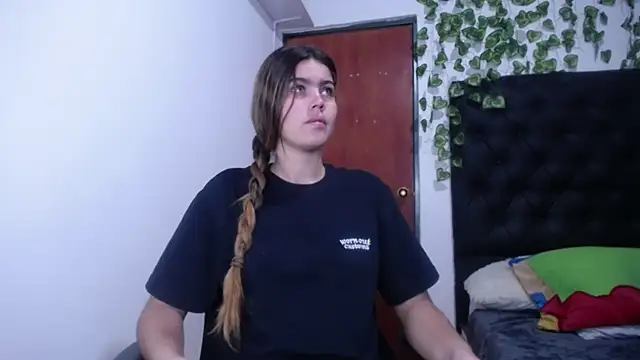 isabel 09 online show from 10/10/25, 02:45