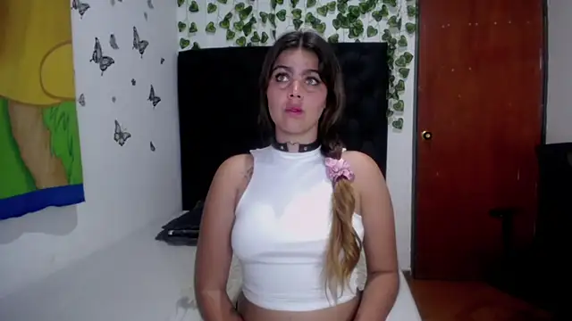 Snapshot of isabel_09 chatting on 11/26/25, 03:28 isabel 09 online show from 11/26/25, 03:28