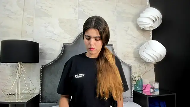 isabel 09 online show from 10/03/25, 02:59
