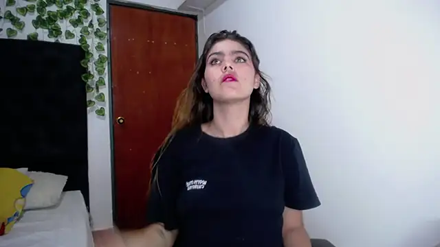 Snapshot of isabel_09 chatting on 11/15/25, 03:10 isabel 09 online show from 11/15/25, 03:10