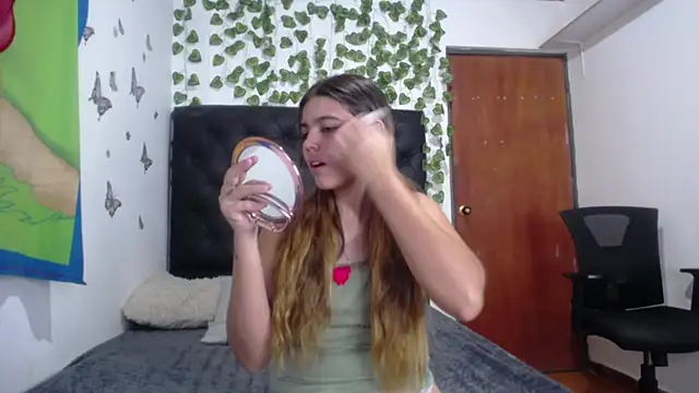 Snapshot of isabel_09 chatting on 12/18/25, 02:49 isabel 09 online show from 12/18/25, 02:49