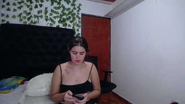 Snapshot of isabel_09 chatting on 11/08/25, 03:37 isabel 09 online show from 11/08/25, 03:37