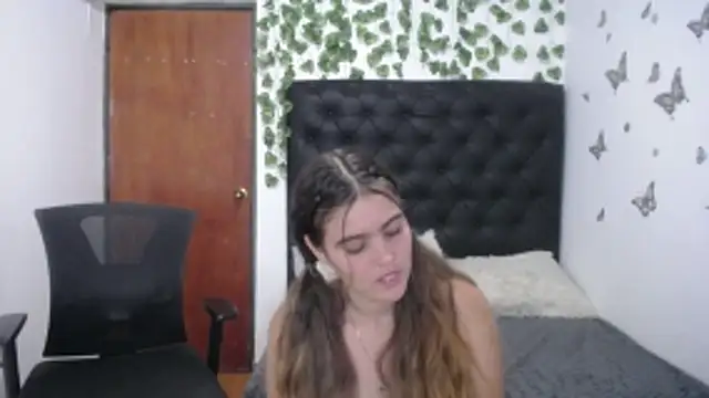 Snapshot of isabel_09 chatting on 10/30/25, 04:15 isabel 09 online show from 10/30/25, 04:15