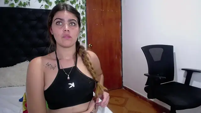 Snapshot of isabel_09 chatting on 11/12/25, 03:05 isabel 09 online show from 11/12/25, 03:05