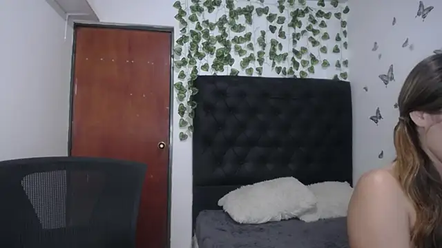 Snapshot of isabel_09 chatting on 10/30/25, 04:00 isabel 09 online show from 10/30/25, 04:00