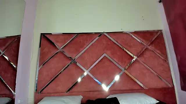 AggathaSanders  online show from 10/18/25, 12:18