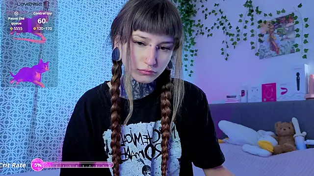 Snapshot of LilithPoison chatting on 06/07/26, 06:02 LilithPoison online show from 06/07/26, 06:02