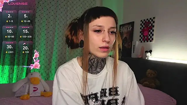 LilithPoison online show from 10/29/25, 06:18