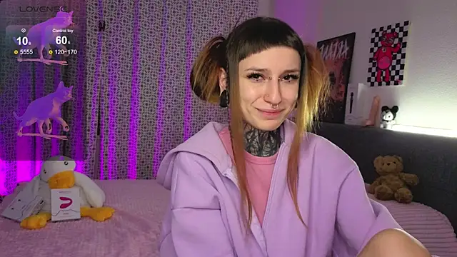 LilithPoison online show from 10/31/25, 06:04