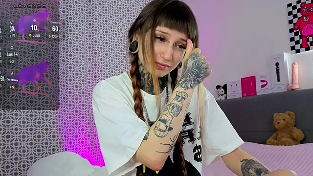 LilithPoison online show from 01/11/26, 06:04