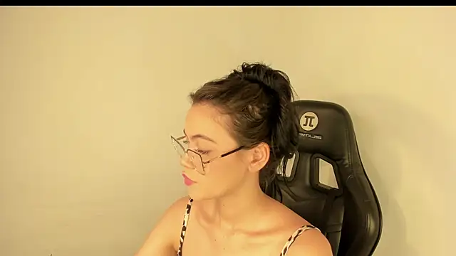 Sofia pregnant online show from 12/22/25, 09:15