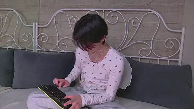 HeejinWang online show from 10/31/25, 08:27